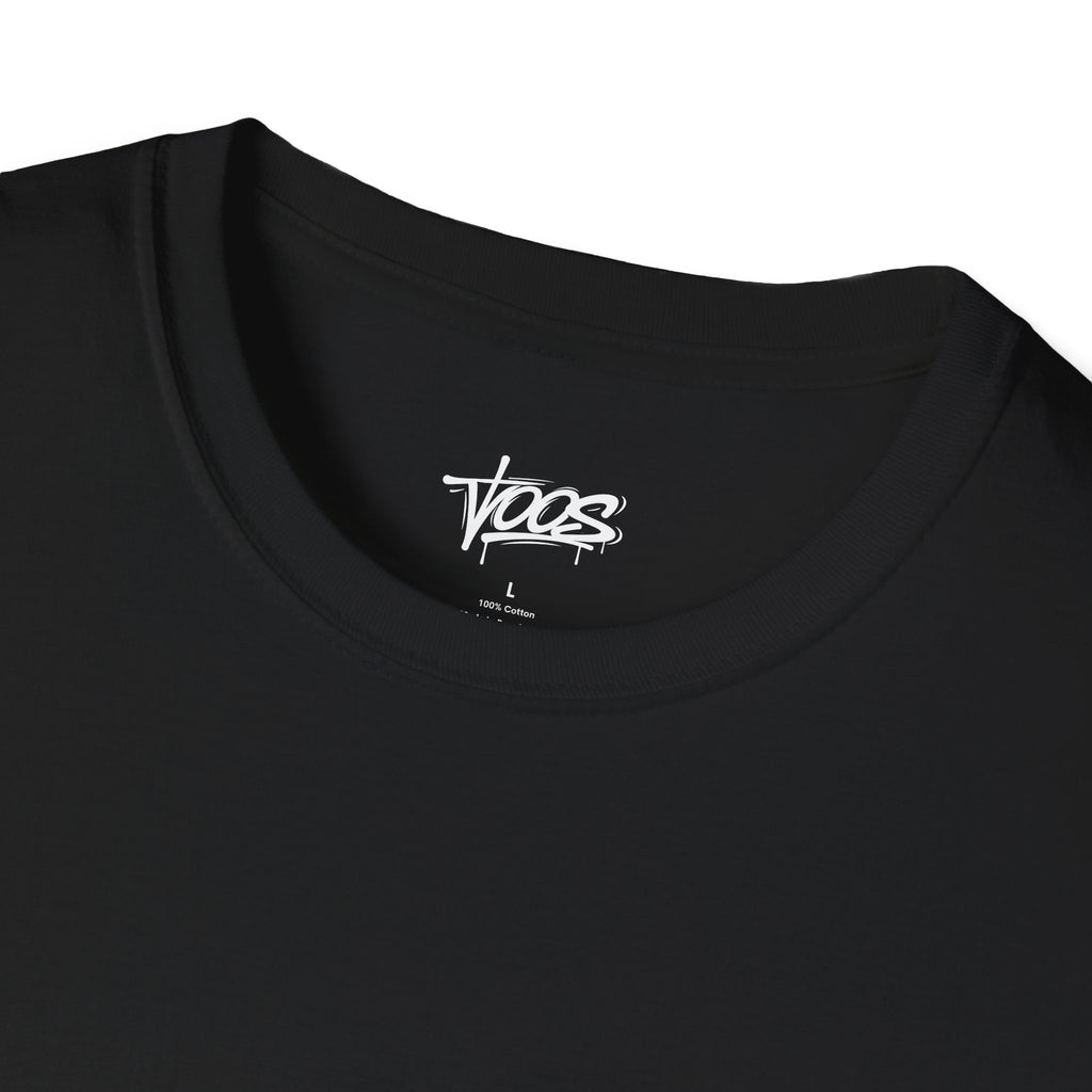 Camiseta con gráfico de logo — Diseño trasero con tipografía “VOOS” (Est. 2026)