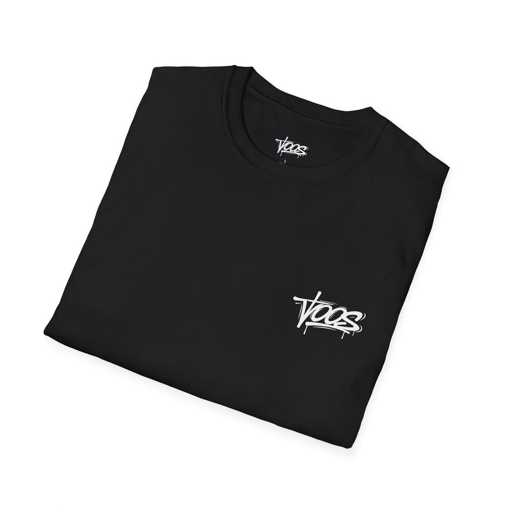 Camiseta con gráfico de logo — Diseño trasero con tipografía “VOOS” (Est. 2026)